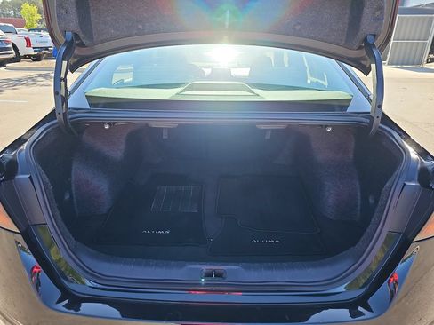 Used 2024 Nissan Altima 2.5 SV FWD image 16