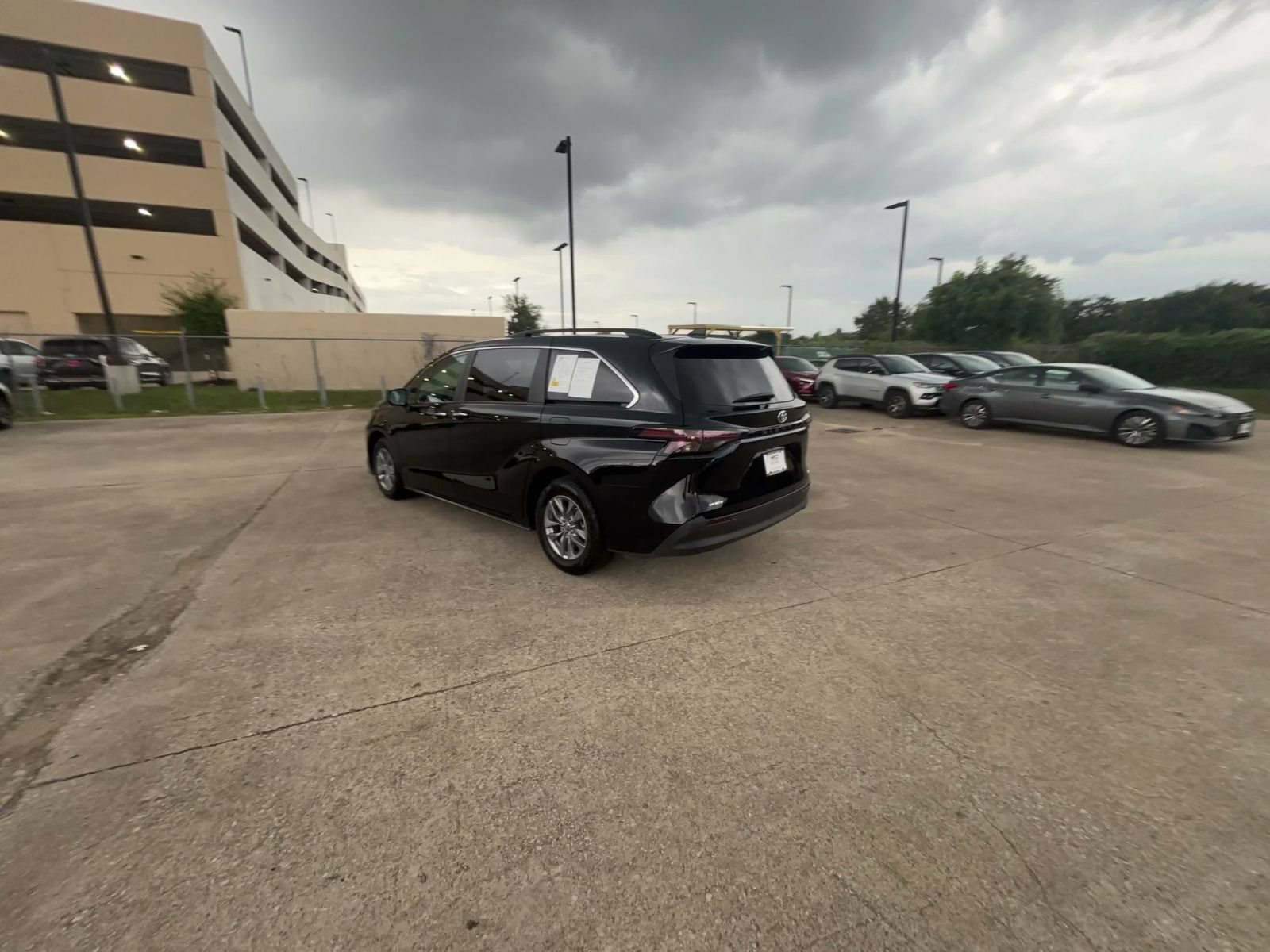 Used 2025 Toyota Sienna XLE FWD image 12