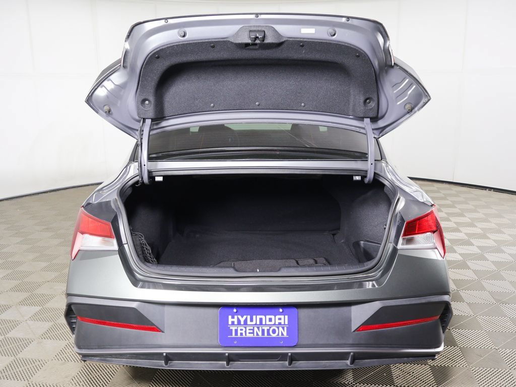 Used 2024 Hyundai Elantra SEL FWD image 14