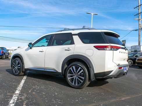 Used 2024 Nissan Pathfinder Platinum image 8