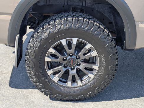 Used 2021 Nissan Titan PRO-4X w/ Pro-4x Convenience Package AWD/4WD image 12