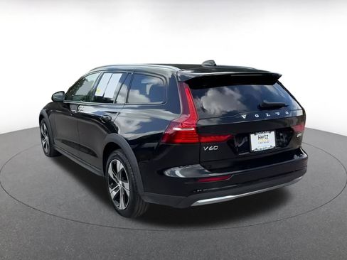 Used 2025 Volvo V60 B5 Cross Country Plus image 11