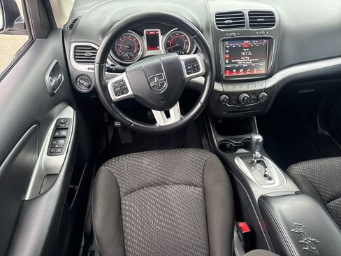 Used 2019 Dodge Journey SE FWD image 16