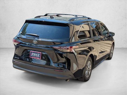 Used 2026 Toyota Sienna XLE AWD/4WD image 5