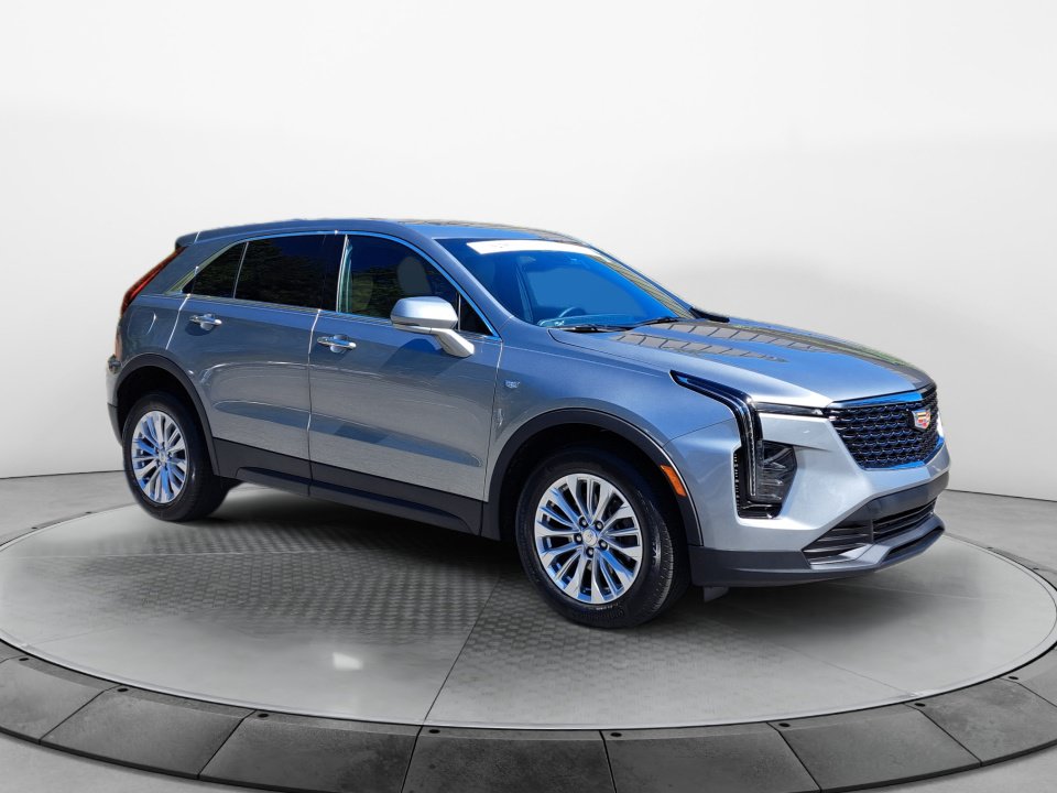 Certified 2024 Cadillac XT4 Luxury w/ Cold Weather Package FWD image 1