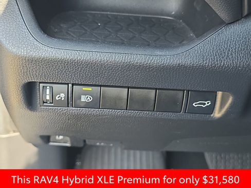 Used 2022 Toyota RAV4 XLE Premium image 34