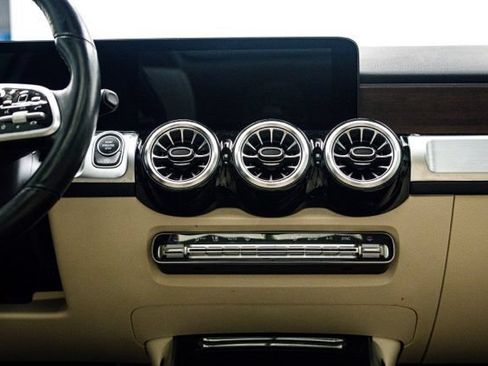 Used 2022 Mercedes-Benz GLB 250 4MATIC image 18