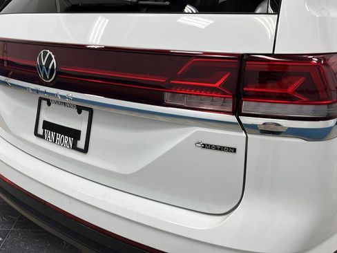 Used 2024 Volkswagen Atlas SE AWD/4WD image 36