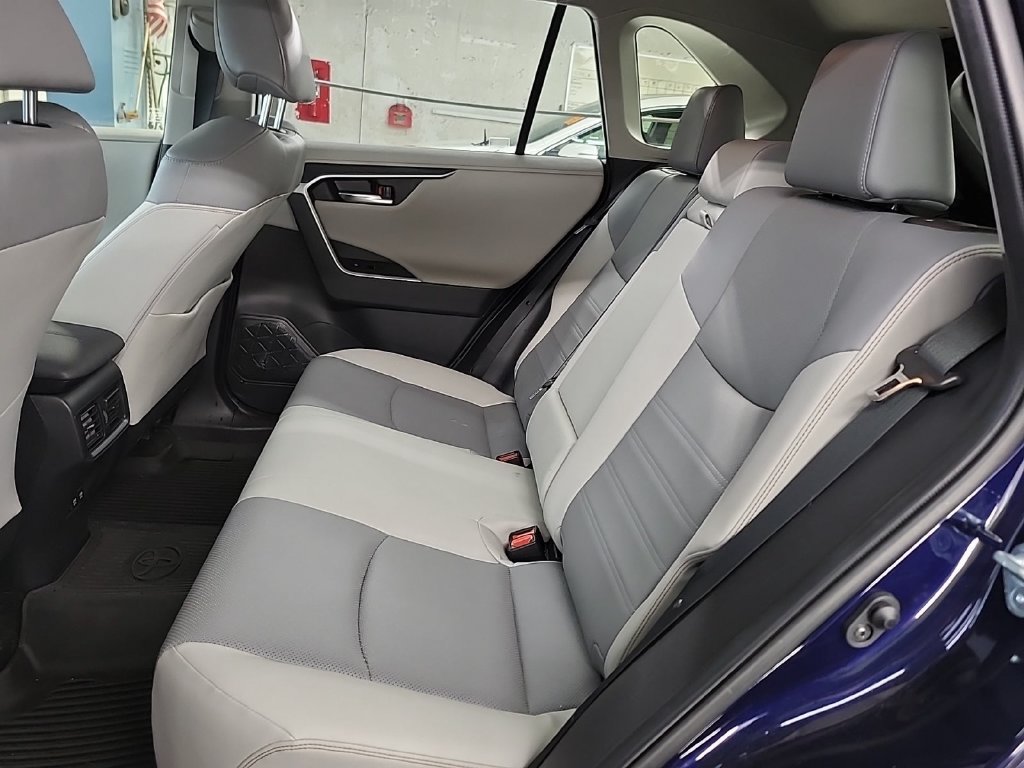 Used 2021 Toyota RAV4 Limited AWD/4WD image 4