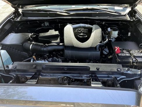 Used 2022 Toyota Tacoma TRD Sport AWD/4WD image 30