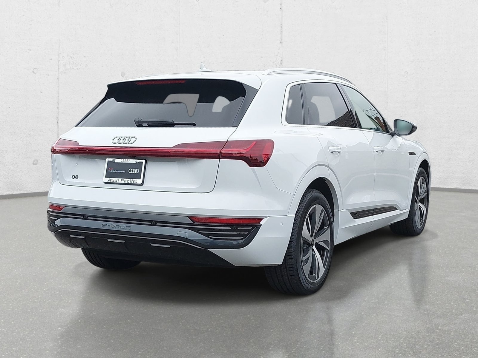 Used 2024 Audi Q8 e-tron Premium Plus w/ Premium Plus Package AWD/4WD image 5