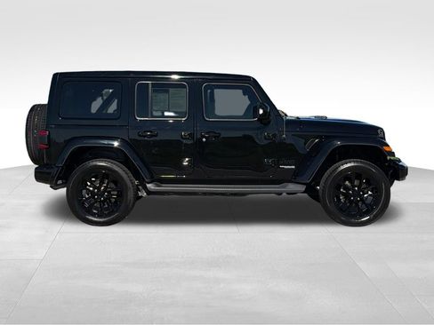 Used 2022 Jeep Wrangler Unlimited Sahara AWD/4WD image 23