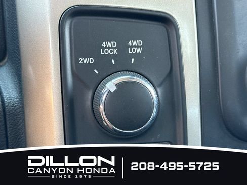 Used 2013 RAM 1500 Classic SLT w/ Premium Display Pkg AWD/4WD image 25