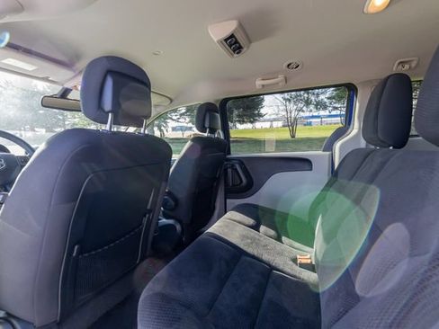 Used 2018 Dodge Grand Caravan SE w/ UConnect Hands-Free Group FWD image 16