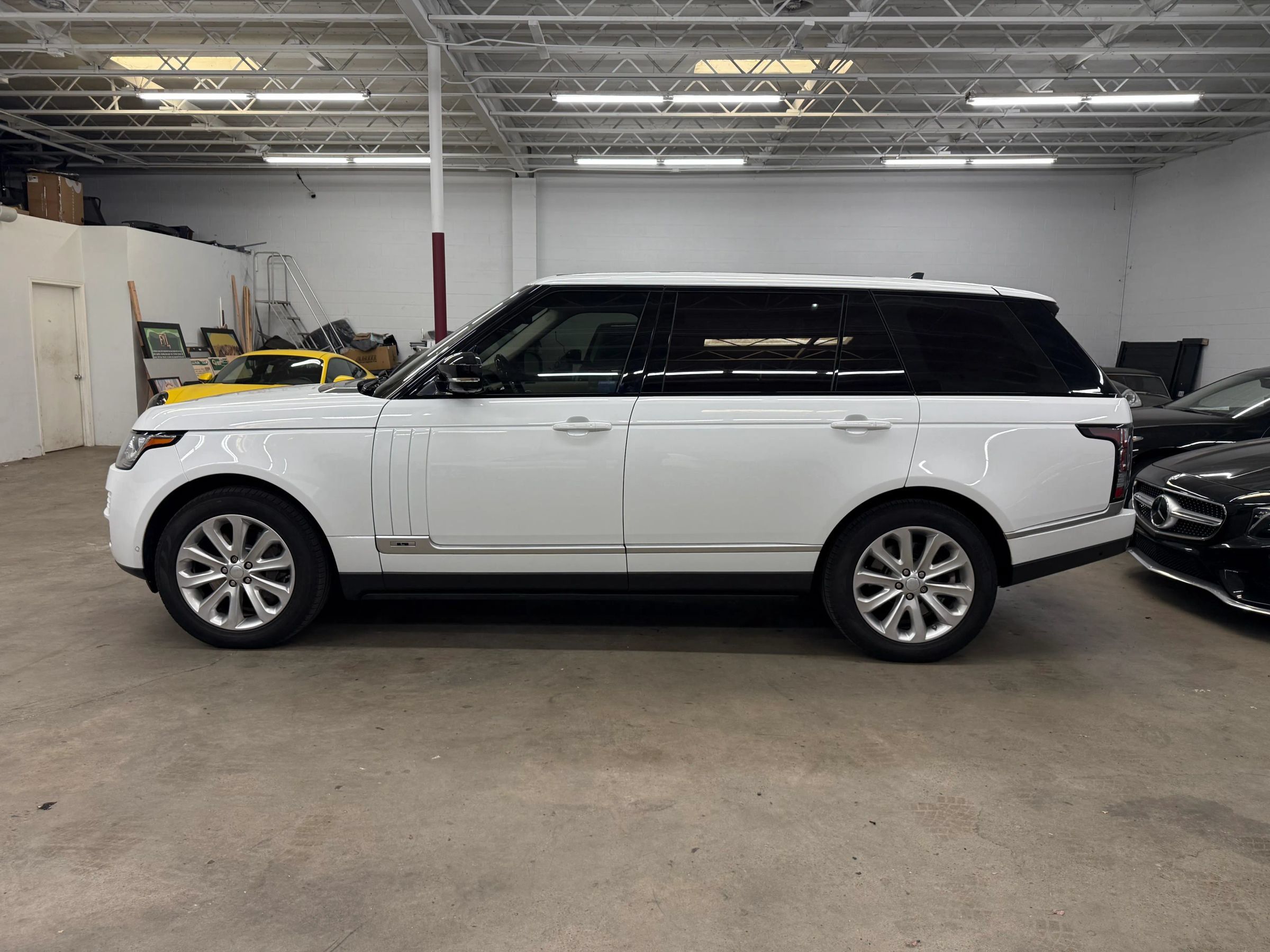 Used 2015 Land Rover Range Rover Long Wheelbase Supercharged AWD/4WD image 2