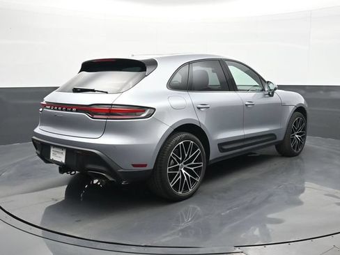 Certified 2025 Porsche Macan AWD/4WD image 21