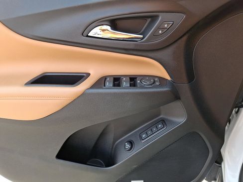 Used 2018 Chevrolet Equinox Premier image 23