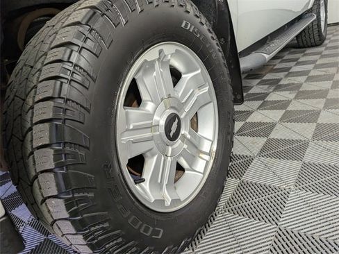 Used 2011 Chevrolet Avalanche LT w/ Luxury Package image 9