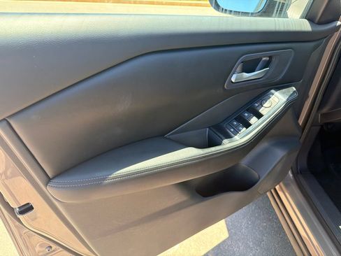 Used 2025 Nissan Rogue SV AWD/4WD image 10