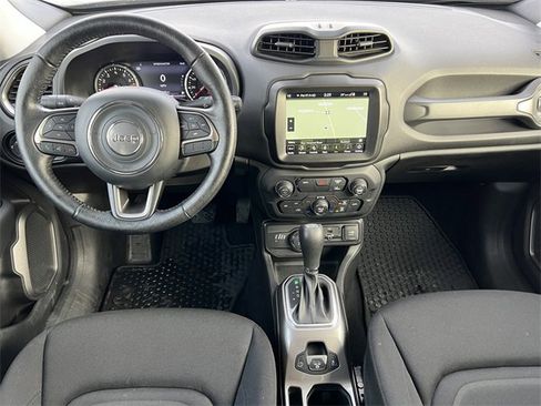 Certified 2022 Jeep Renegade Latitude w/ Convenience Group image 3