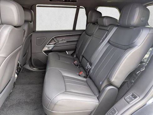 New 2025 Land Rover Range Rover Long Wheelbase SE image 16