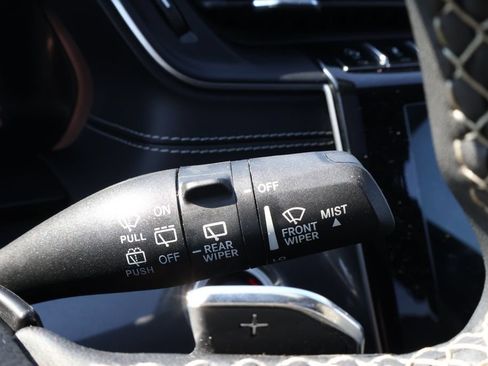 Used 2023 Jeep Grand Cherokee Altitude AWD/4WD image 22