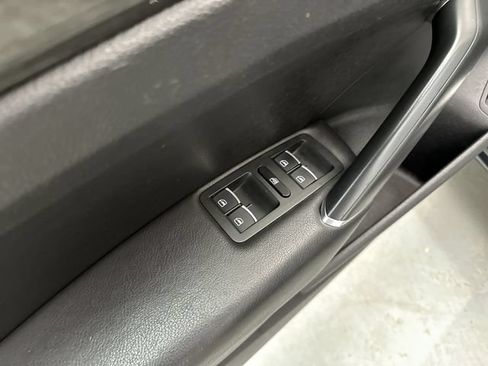Used 2017 Volkswagen Passat 1.8T SE FWD image 18