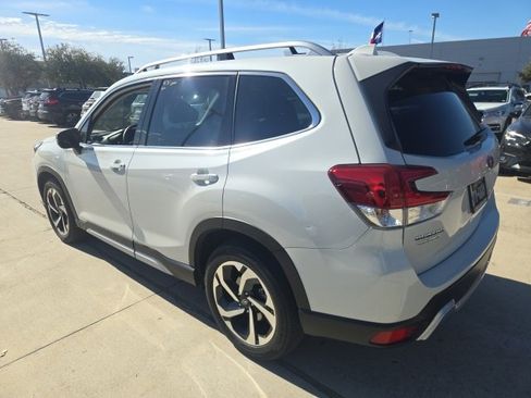 Used 2023 Subaru Forester Touring image 4