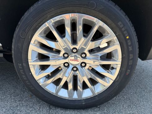 Used 2023 GMC Yukon Denali RWD image 9