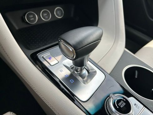 Used 2025 Genesis G70 2.5T image 27