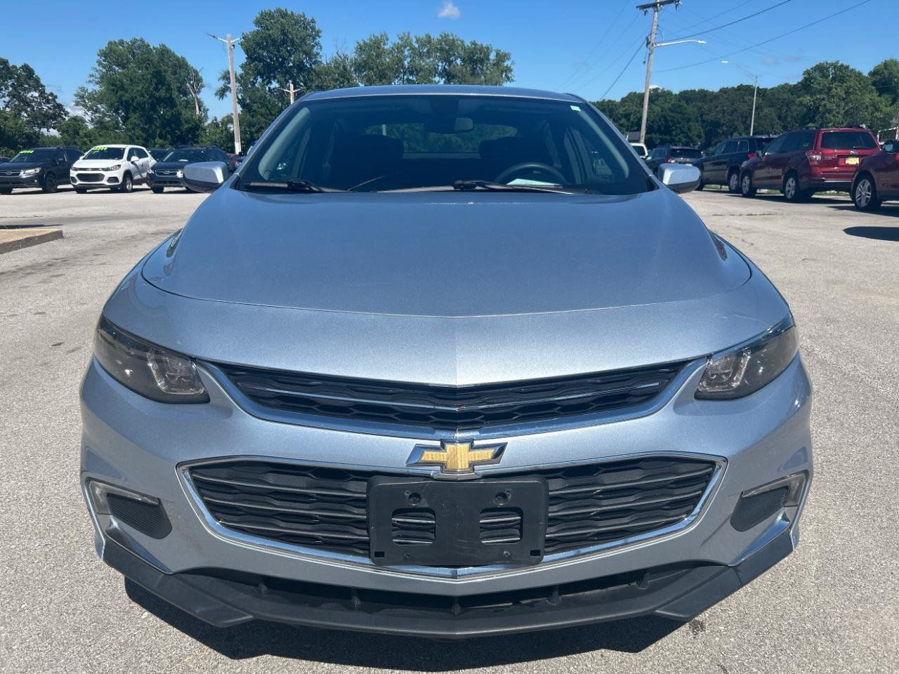 Used 2017 Chevrolet Malibu LT FWD image 2
