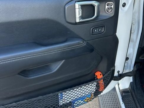 Used 2018 Jeep Wrangler Unlimited Sahara AWD/4WD image 6
