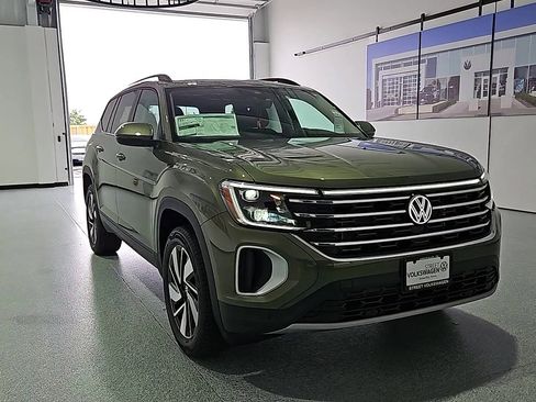 New 2026 Volkswagen Atlas SE FWD image 2