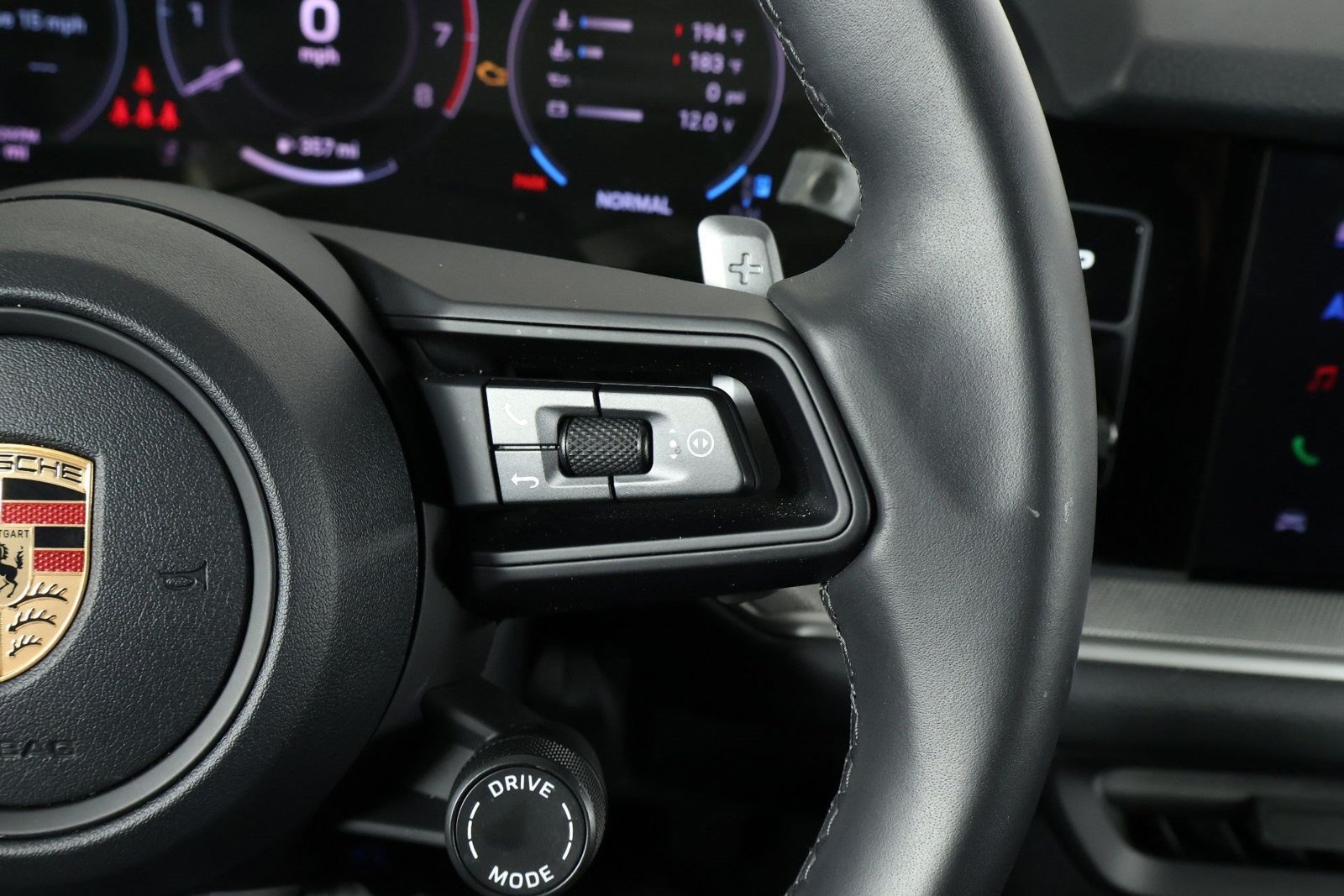 Certified 2026 Porsche Cayenne AWD/4WD image 15