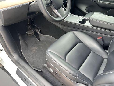 Used 2021 Tesla Model Y Long Range image 27