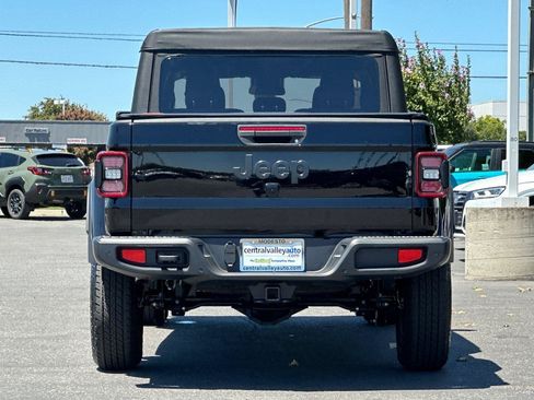 Certified 2025 Jeep Gladiator Sport AWD/4WD image 5