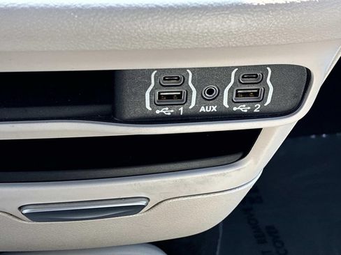 Used 2023 Chrysler Pacifica Touring-L FWD image 34