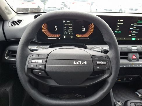 New 2025 Kia K4 LXS image 13