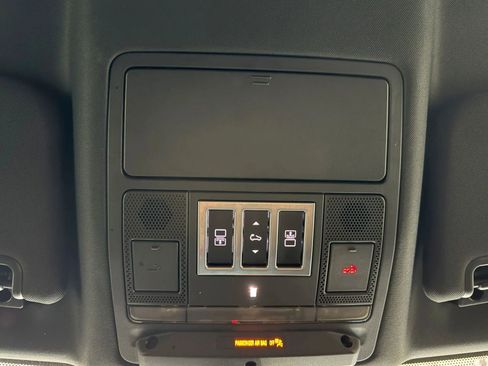 Used 2020 Land Rover Discovery SE AWD/4WD image 35