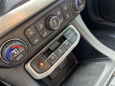 Used 2020 GMC Acadia SLE image 24