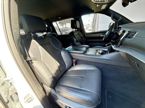 Used 2024 Jeep Wagoneer Series II image 33