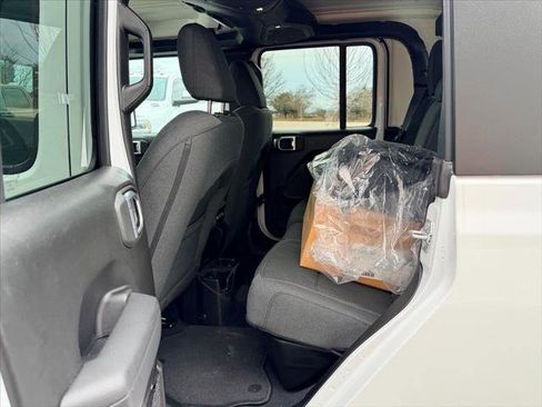 Certified 2025 Jeep Gladiator Sport image 12