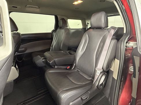 Certified 2025 Kia Carnival image 18