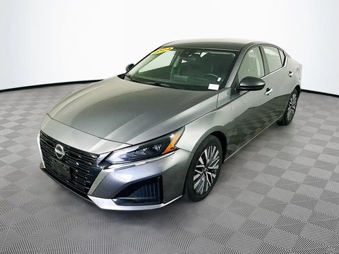 Used 2024 Nissan Altima 2.5 SV FWD image 5