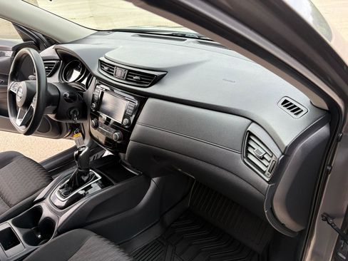 Used 2018 Nissan Rogue S image 29