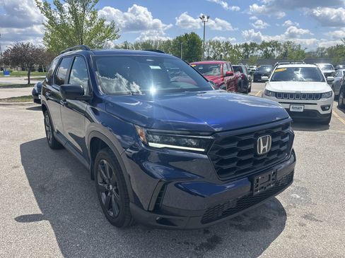 Certified 2025 Honda Pilot Sport image 2