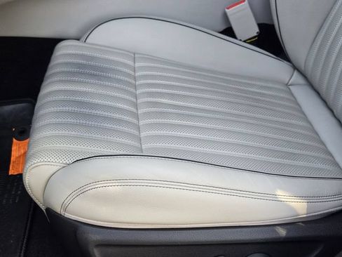 Used 2023 Genesis G70 3.3T RWD image 33