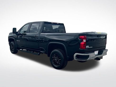 Used 2022 Chevrolet Silverado 2500 LT w/ Convenience Package AWD/4WD image 3