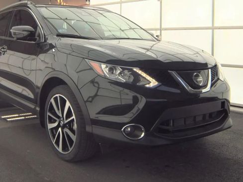 Used 2019 Nissan Rogue Sport SL w/ Premium Package image 3