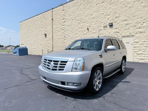 Used 2012 Cadillac Escalade Luxury AWD/4WD image 1